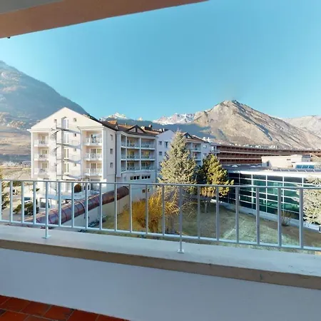 Beautiful 2 Bedrooms Apartment, Perfectly Located In Apartment *