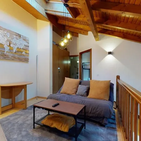 Apartment Beautiful 2 Bedrooms Apartment, Perfectly Located In