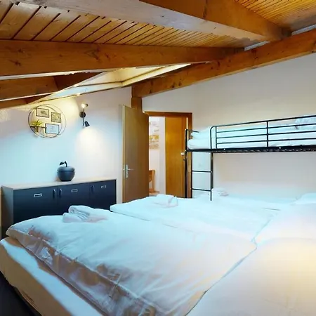 Beautiful 2 Bedrooms Apartment, Perfectly Located In