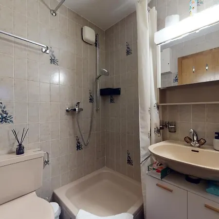 Beautiful 2 Bedrooms Apartment, Perfectly Located In *