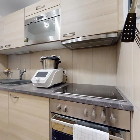 Beautiful 2 Bedrooms Apartment, Perfectly Located In Daire *