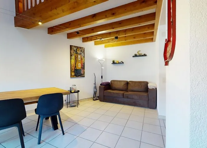 Beautiful 2 Bedrooms Apartment, Perfectly Located In *
