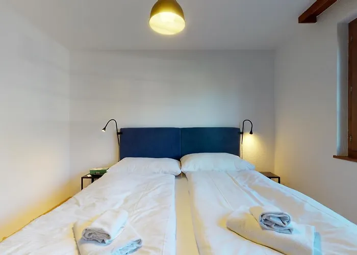 Beautiful 2 Bedrooms Apartment, Perfectly Located In